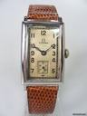 Omega Rectangulaire vintage annee 1930's galbee acier/cuir
