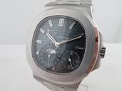 Patek Philippe Nautilus 5712/1A