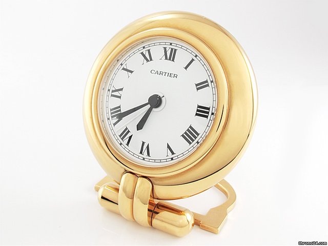 Cartier Tischuhr mit Weckfunktion vergoldet Quarz