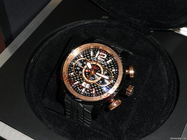 Graham GRAND SILVERSTONE LUFFIELD GMT ROSE GOLD & PVD BLACK CARBON