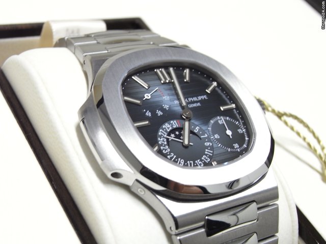 Patek Philippe Nautilus 5712 1A (IN STOCK)