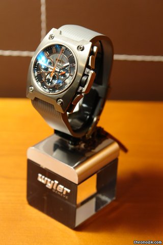 Wyler Chronograph Titanium 75% Discount Black Dial - Grey WATCHES 2