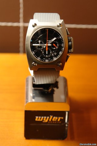 Wyler Chronograph Titanium 75% Discount Black Dial - Grey