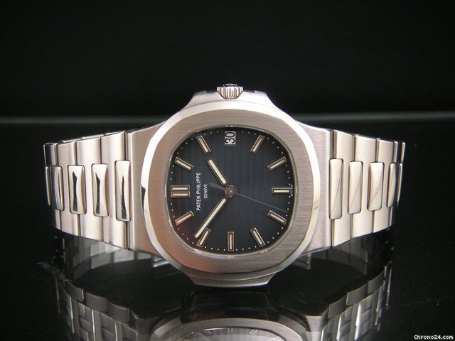 Patek Philippe Nautilus Jumbo 5711