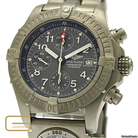 Breitling Chrono Avenger mit UTC-Uhr