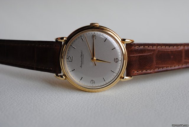 IWC 18kt Gold Herrenuhr a. 1949 exclusive Bandanstesse