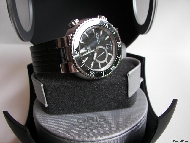 Oris Divers Titan 'C' Small Second, Date