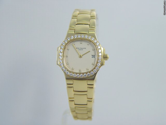 Patek Philippe Nautilus 18K / 36 Diamanten in Lunette PP Gezet