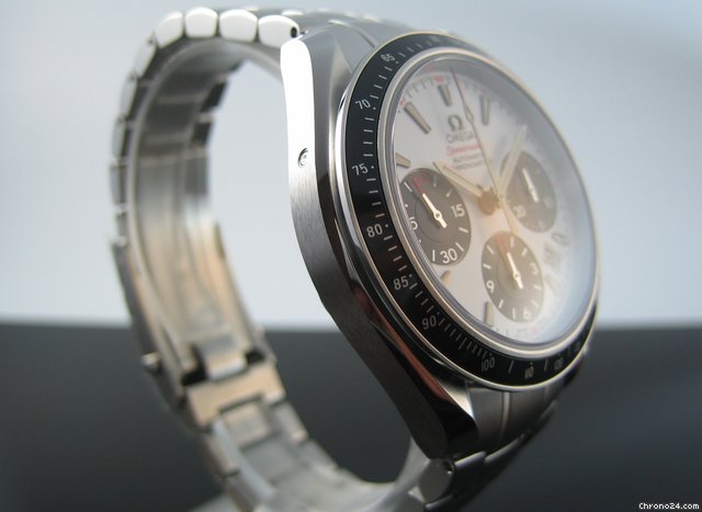replica Omega Speedmaster Date 323.30.40.40.04.001 WATCHES 1 