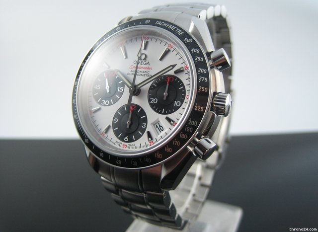Omega Speedmaster Date 323.30.40.40.04.001