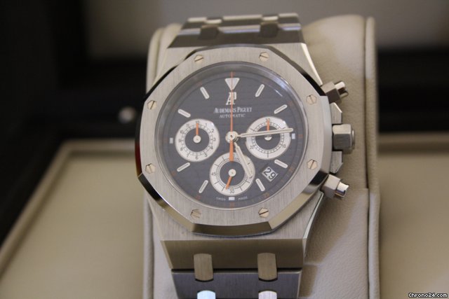 Audemars Piguet ROYAL OAK CHRONOGRAPH NEW MODEL 26300 - NEW 2012 -
